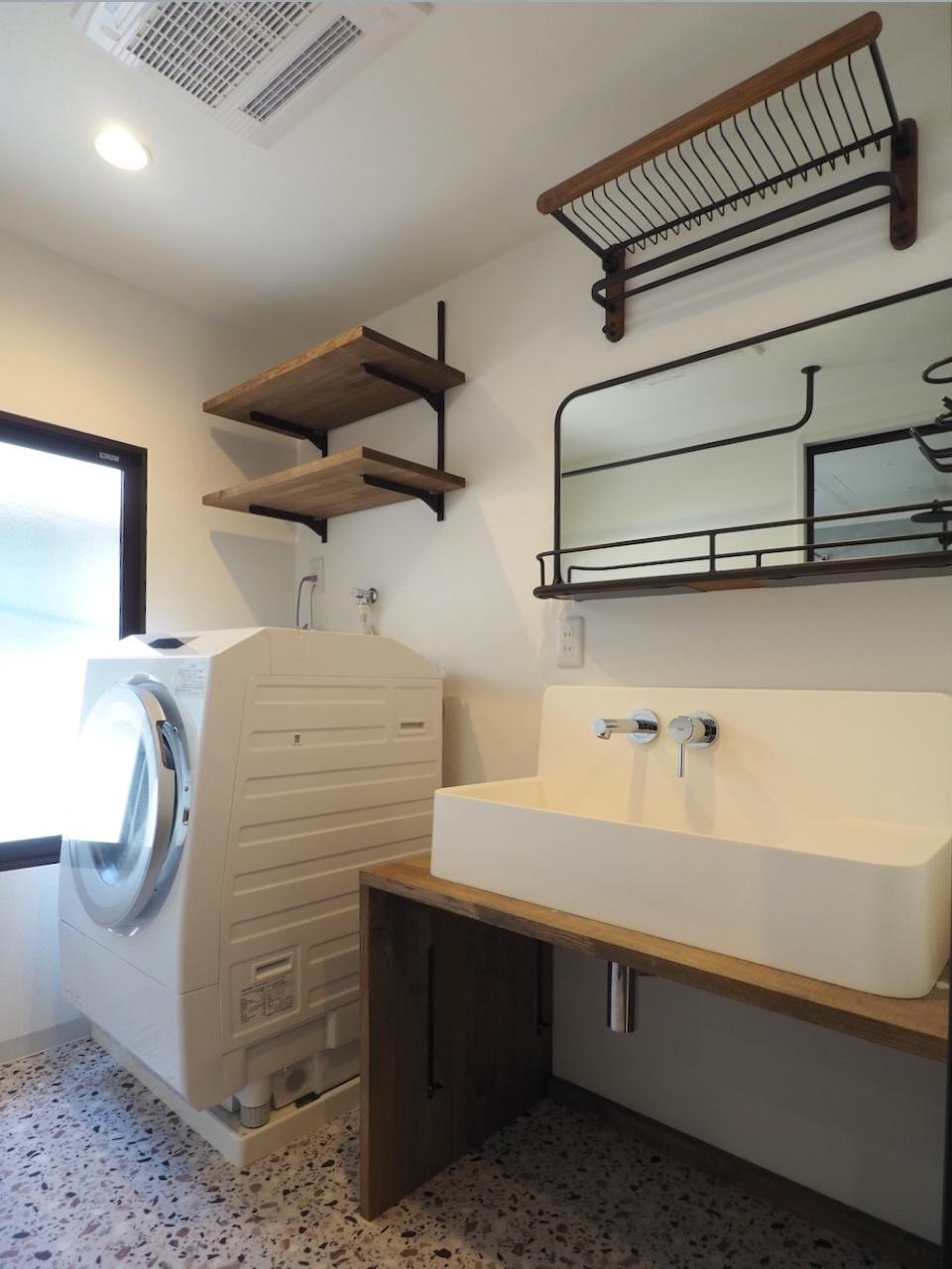 福岡市博多区住吉の賃貸物件/水回りは2階に集約。ドラム式洗濯機は、希望に応じてサービス設置可能。