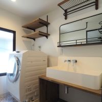 福岡市博多区住吉の賃貸物件/水回りは2階に集約。ドラム式洗濯機は、希望に応じてサービス設置可能。