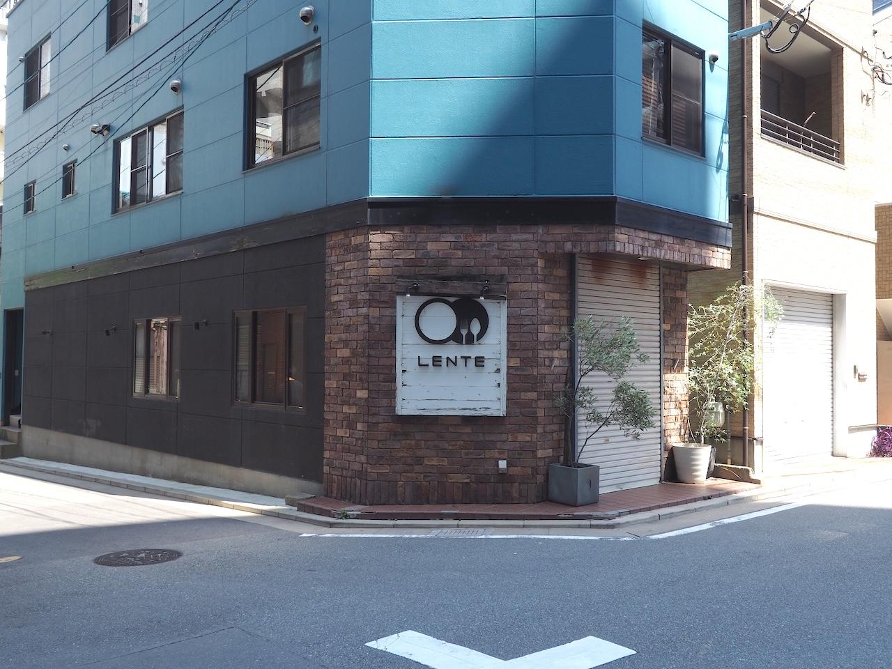 福岡市博多区住吉の賃貸物件/1階にはスペイン料理屋が入居中。