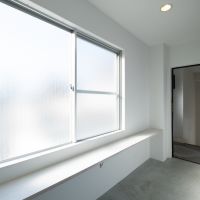 福岡市中央区白金の賃貸物件/棚に本を並べたり、植物を置いたり。
