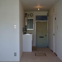 福岡市城南区鳥飼の賃貸物件/玄関ドアは色を塗っても良いかも。