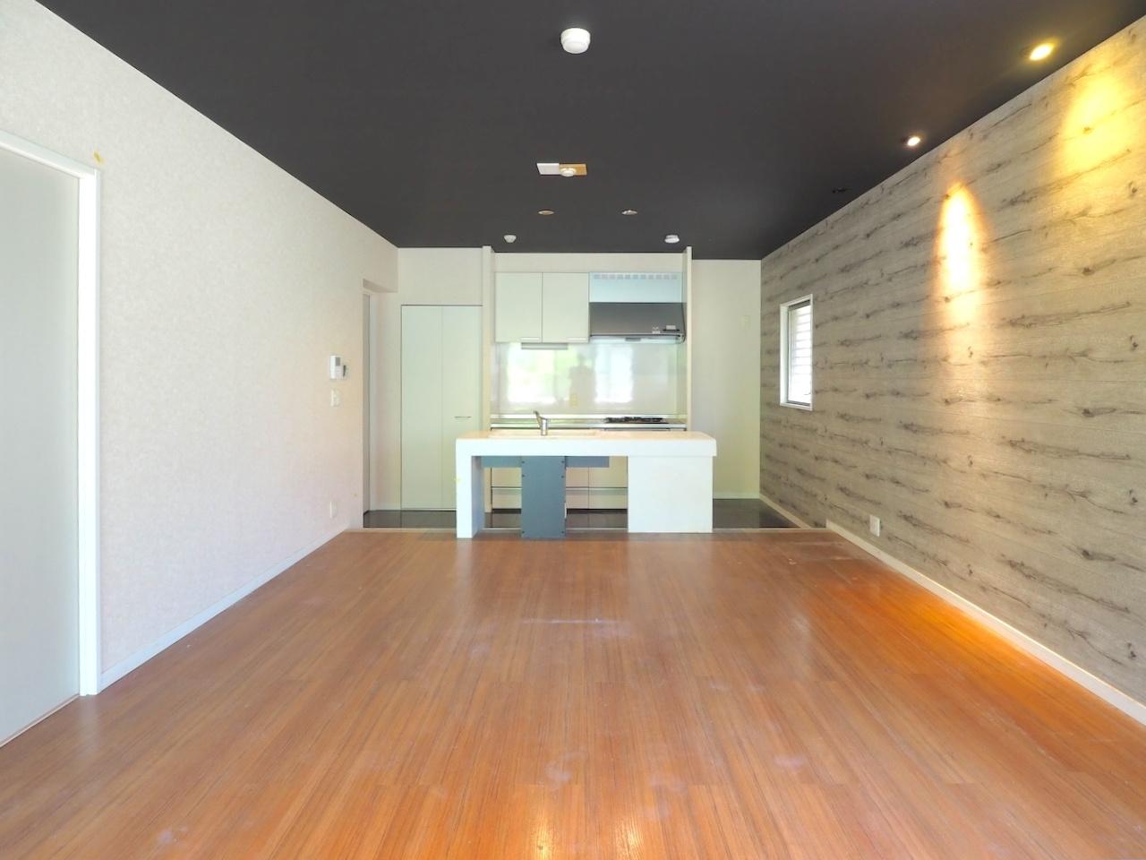 福岡市中央区桜坂の賃貸物件/室内はガラリと変わり落ち着いた雰囲気。