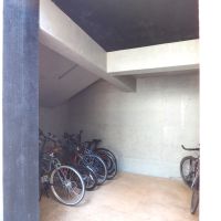 福岡市中央区桜坂の賃貸物件/屋根付きの駐輪場。
