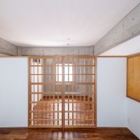 福岡市早良区西新の賃貸物件/格子戸を閉めてもまた素敵です。