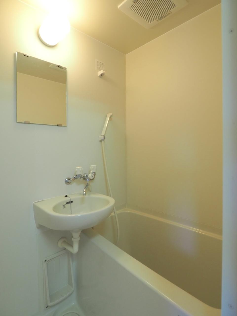 福岡市中央区平尾の賃貸物件/【202号室】トイレとバスルームがセパレートタイプ。