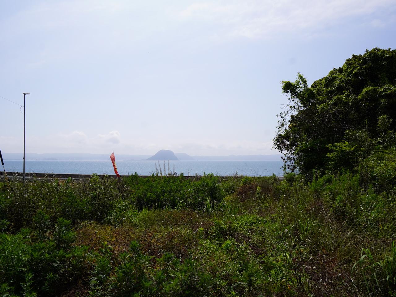 福岡県糸島市二丈鹿家の売買物件/海との間に少し距離があるからこそ、穏やかにこの景色を楽しめそうです。