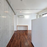春日市春日原北町の賃貸物件/造作のデスクがアクセント。