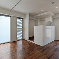 春日市春日原北町の賃貸物件/キッチン周りはタイルで目隠し。