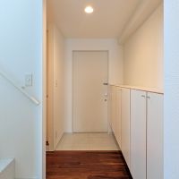 春日市春日原北町の賃貸物件/玄関。靴の収納には困りそうにありません。