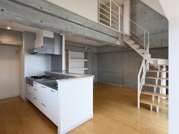 福岡市早良区高取の賃貸物件/居室、階段、そして空へ