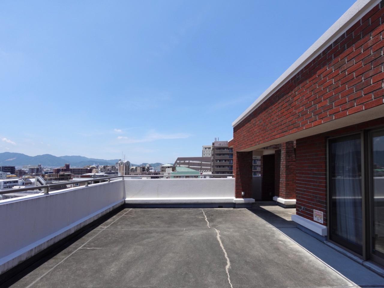 福岡市早良区室見の賃貸物件/空の広さも、街の眺めも満喫できるルーフバルコニー。