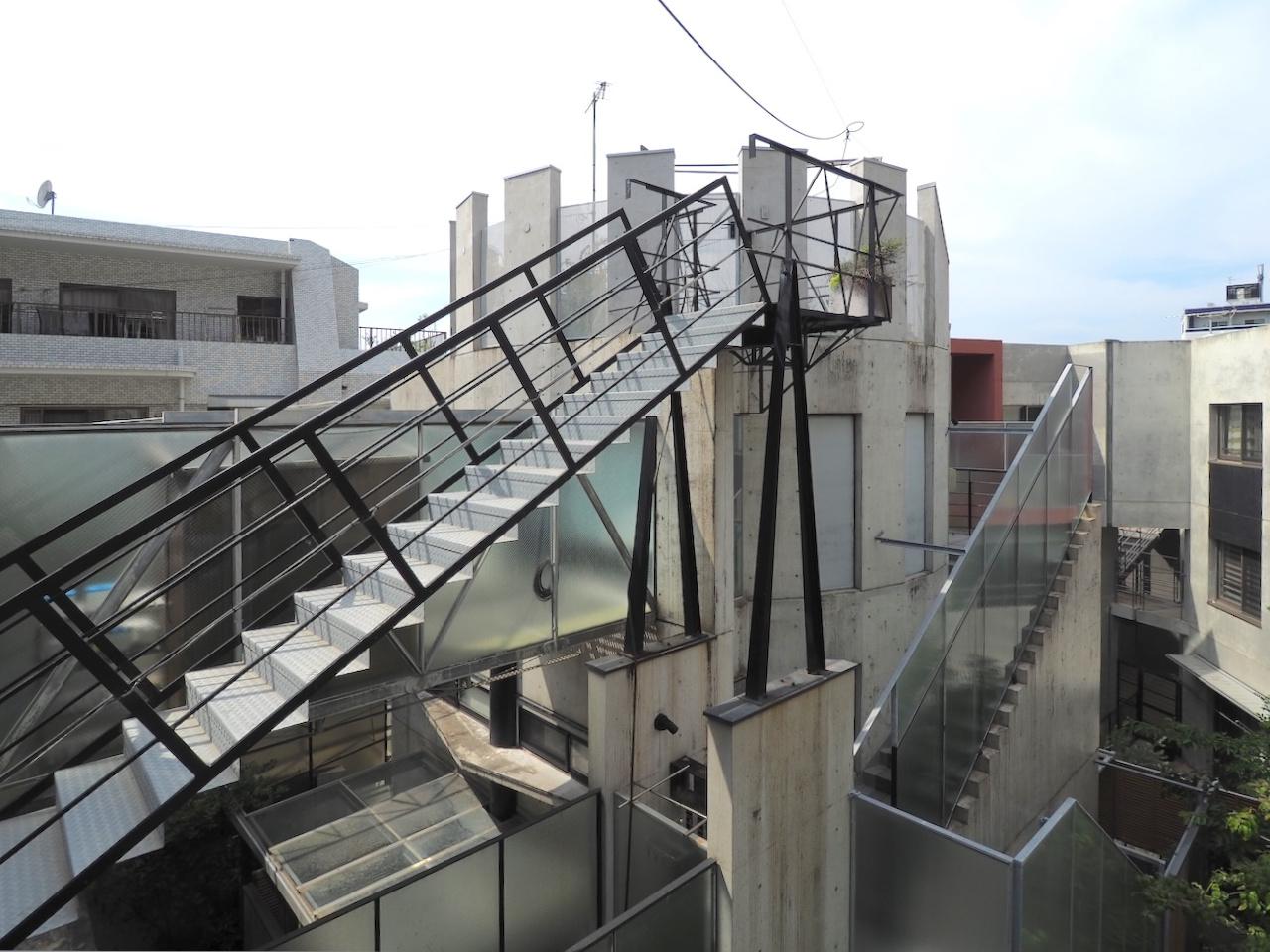 福岡市中央区桜坂の賃貸物件/なんだこの建物は、、目を奪われる造形です。
