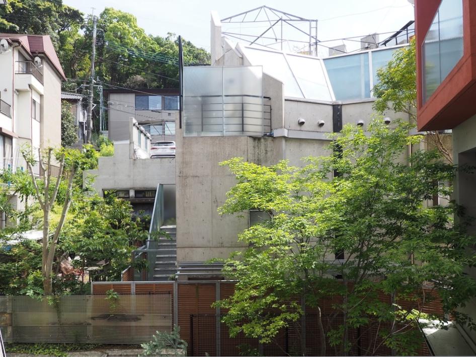 福岡市中央区桜坂の賃貸物件/裏側からパシャリ