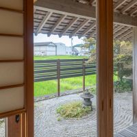 佐賀県西松浦郡有田町黒川の売買物件/お庭には枯山水。その向こうは、田んぼ。