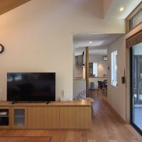 糸島市二丈武の売買物件/リビングからダイニングはゆるやかなに繋がる動線。
