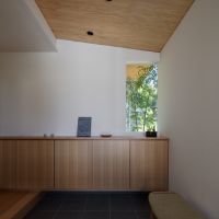 糸島市二丈武の売買物件/玄関。ちょっとした目線の先に緑。
