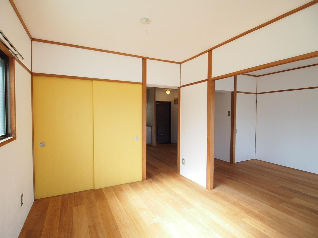 レモン色の襖が清々しい
