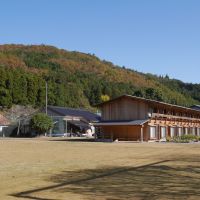 福岡県八女市上陽町久木原の賃貸物件/物件は地域にあった旧小学校のグラウンドを利活用しています。