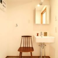 福岡市中央区平尾の賃貸物件/洗面所に椅子を置いて雰囲気出たかはなぞ。