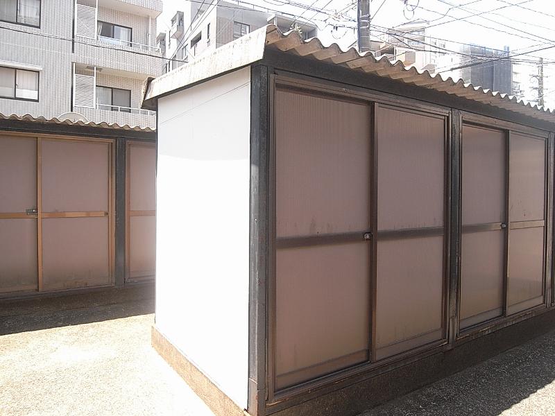 倉庫。