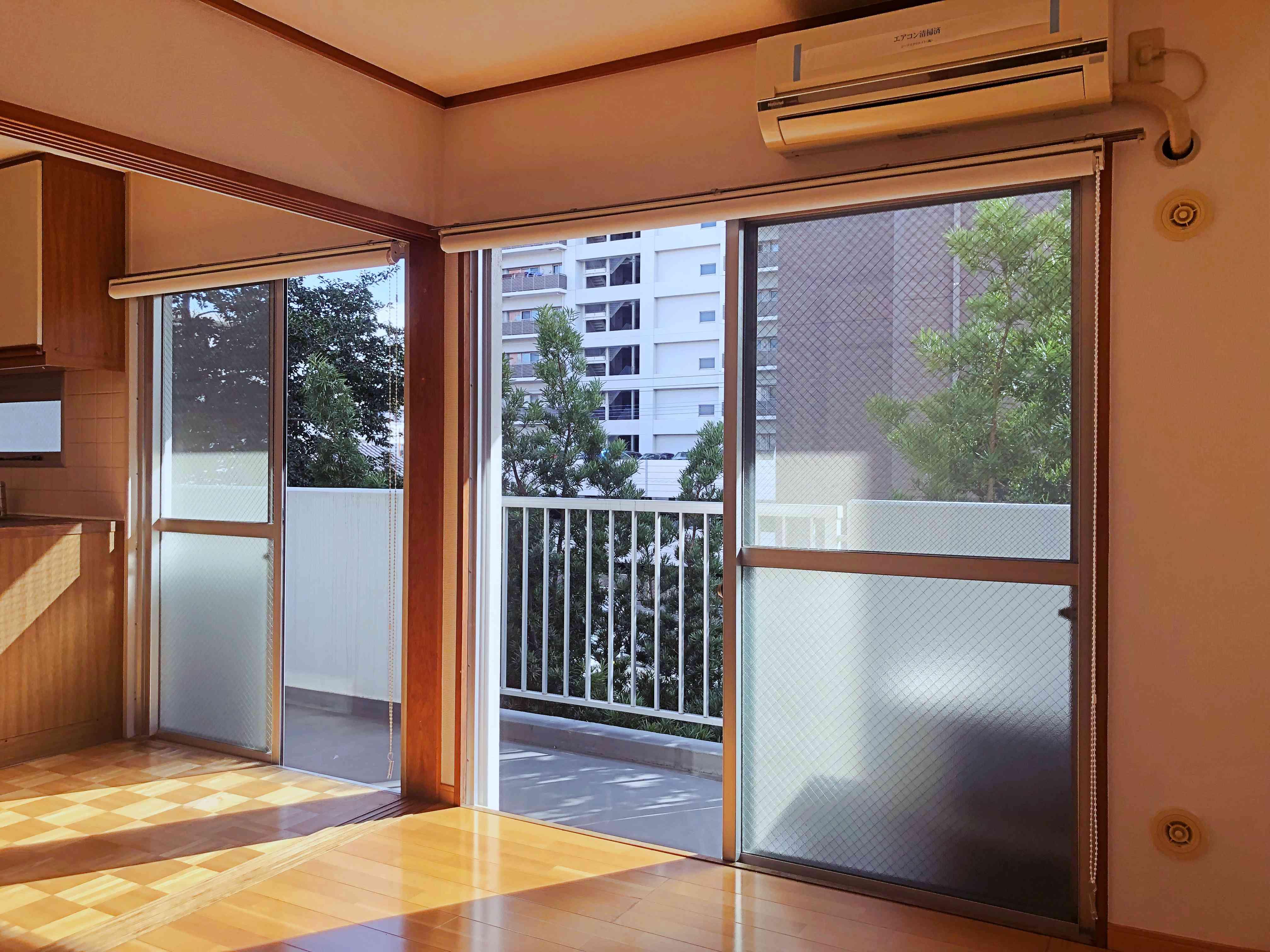窓からは至近距離に例のシンボルツリーが。