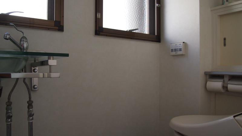 窓が2つもあるトイレルームも中々無い。