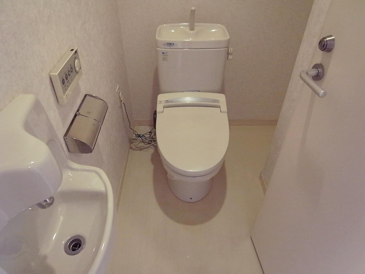 トイレもゆったり。手洗いもついてます。
