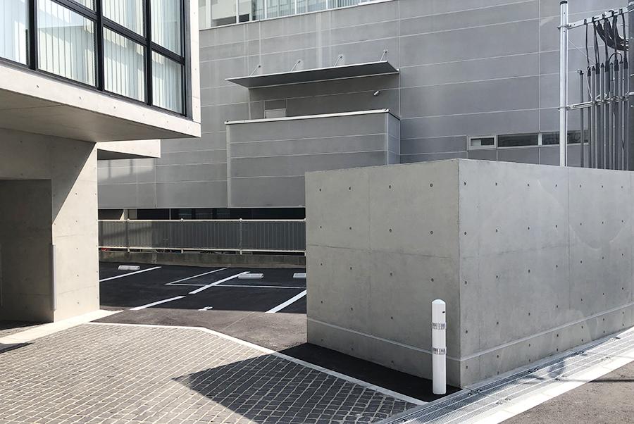 ゴミ置き場すら、目隠しが効いていい感じです。