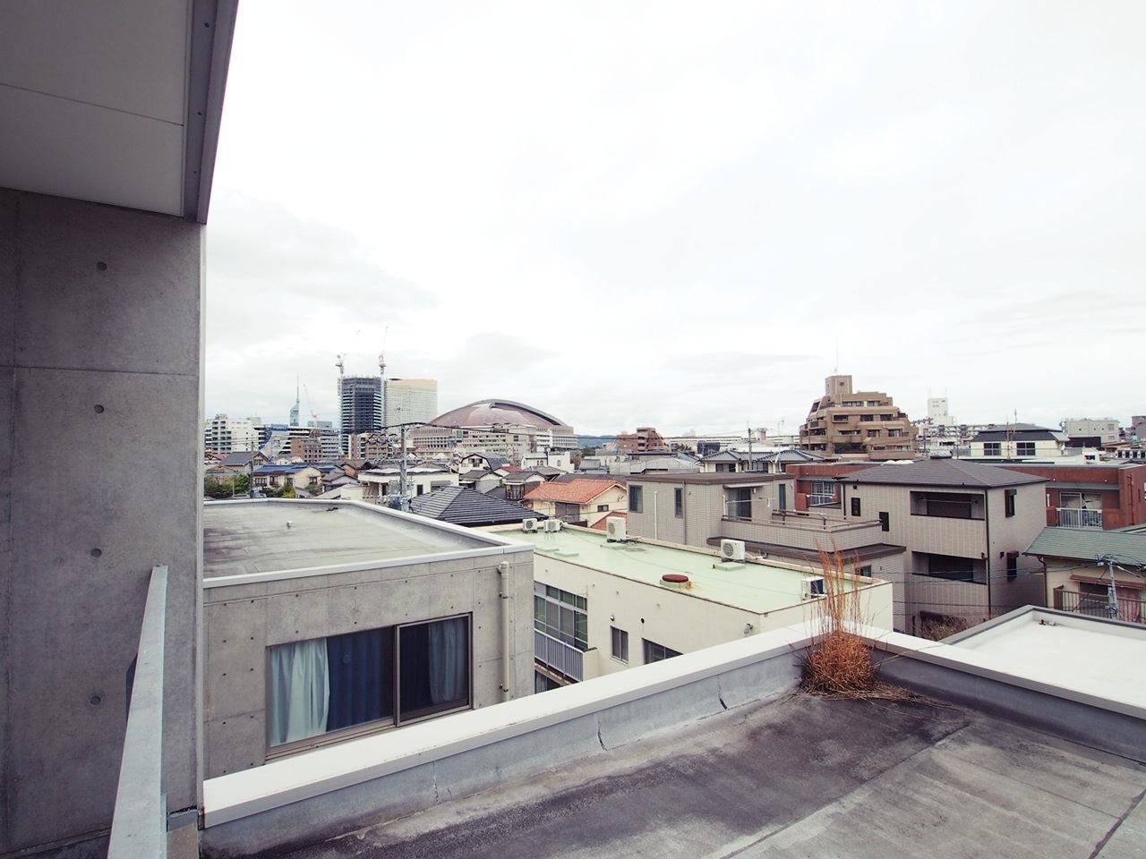 周囲が低層なので、眺望も割と抜けてます。