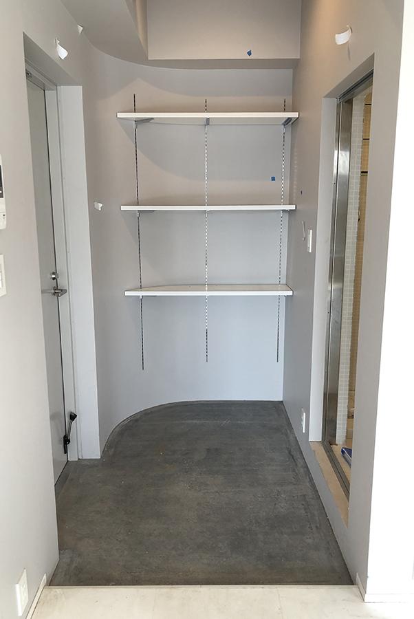 福岡市中央区平尾の賃貸物件/玄関はインナーバルコニーを引き継ぐように土間仕様。