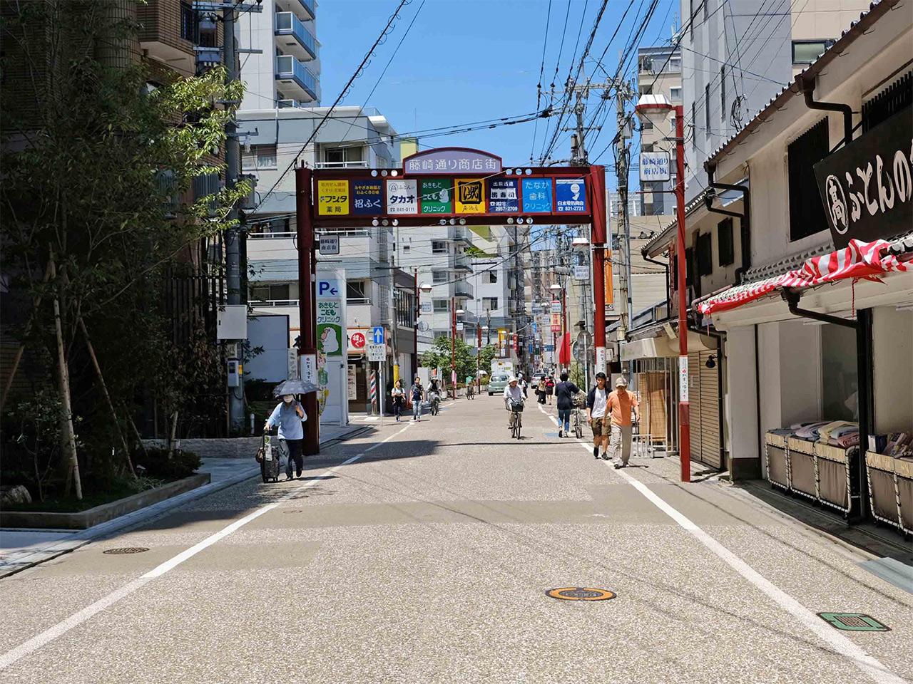 福岡市早良区高取の賃貸物件/商店街沿い。これは便利！ちなみにスーパーも目と鼻の先