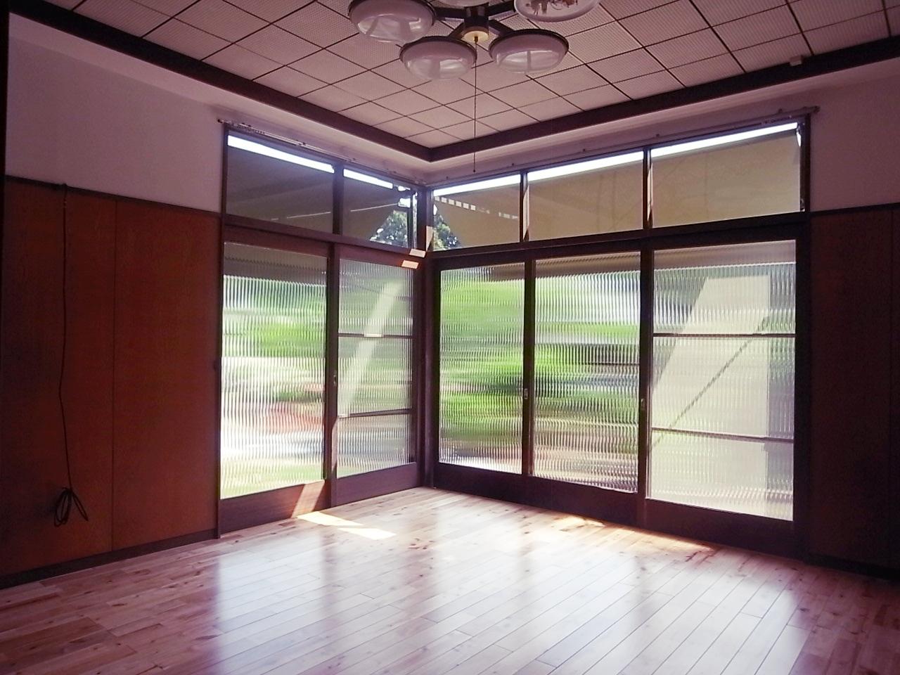 福岡市中央区谷の賃貸物件/母屋からせり出した書斎８帖。建具が渋いんだって。