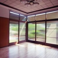 福岡市中央区谷の賃貸物件/母屋からせり出した書斎８帖。建具が渋いんだって。