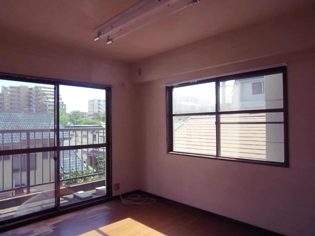 3F、約8帖の洋室。各部屋2面採光です。