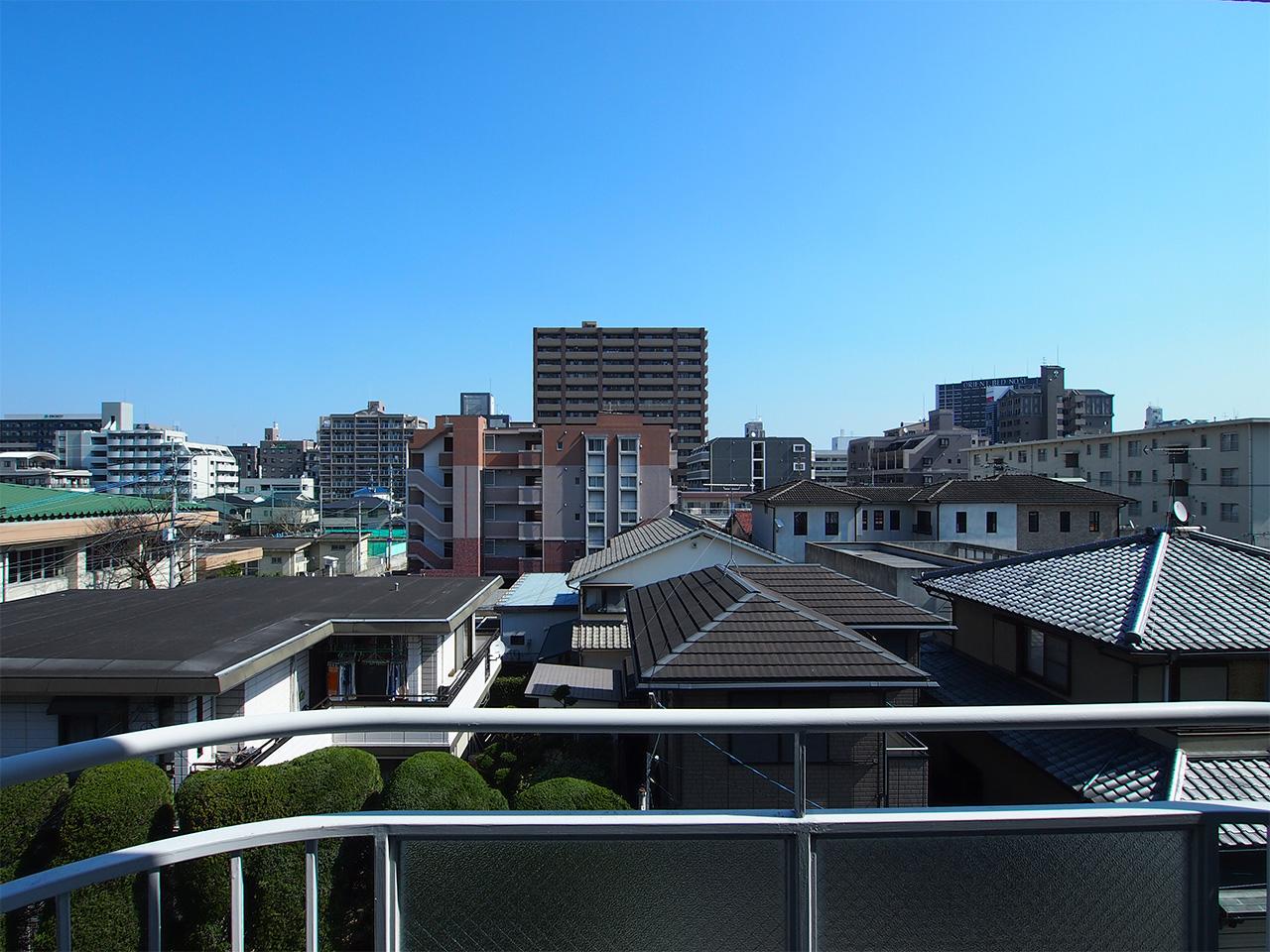 なかなか見晴らしの良いバルコニーからの眺望