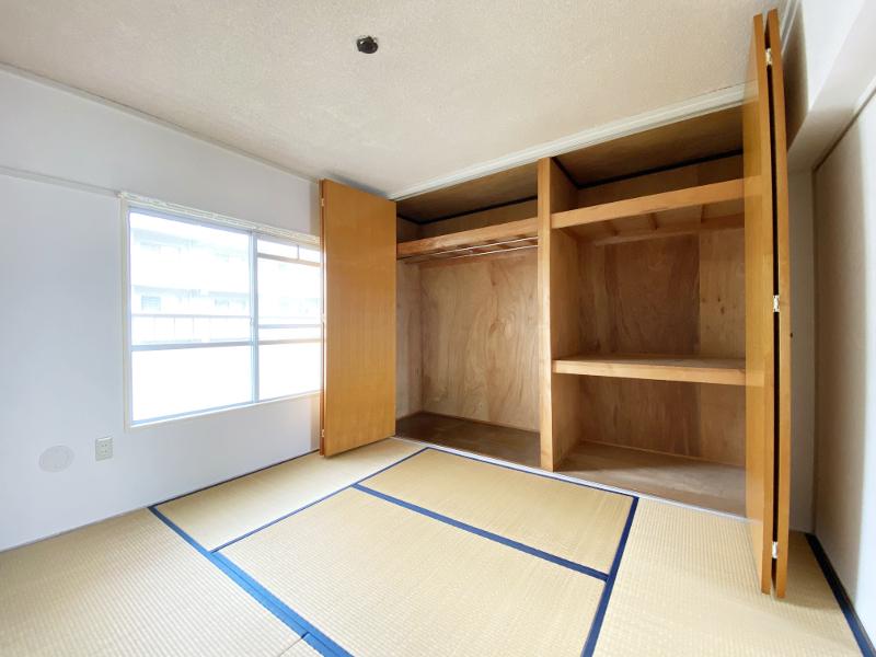 収納もしっかりある和室