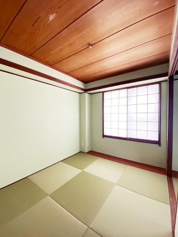お隣の和室はコンパクト