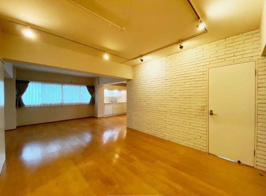 ぐるぐると回遊できる間取りが特徴的