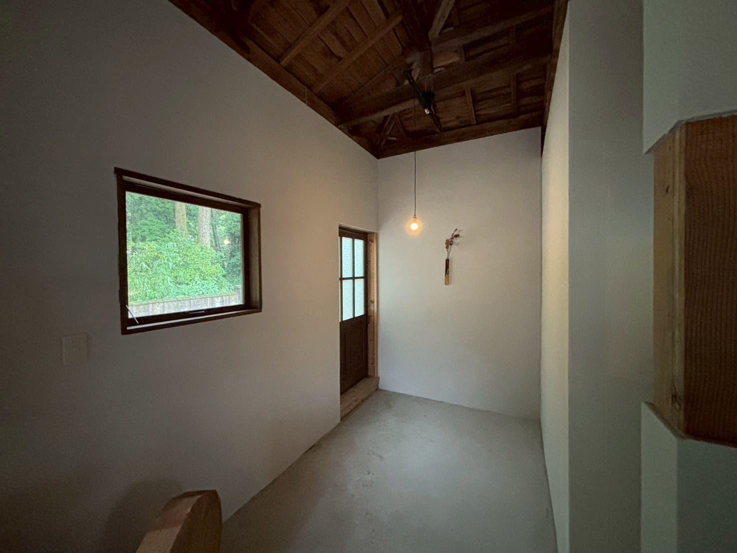 日置市東市来町の売買物件/暗かった入口に窓を新設