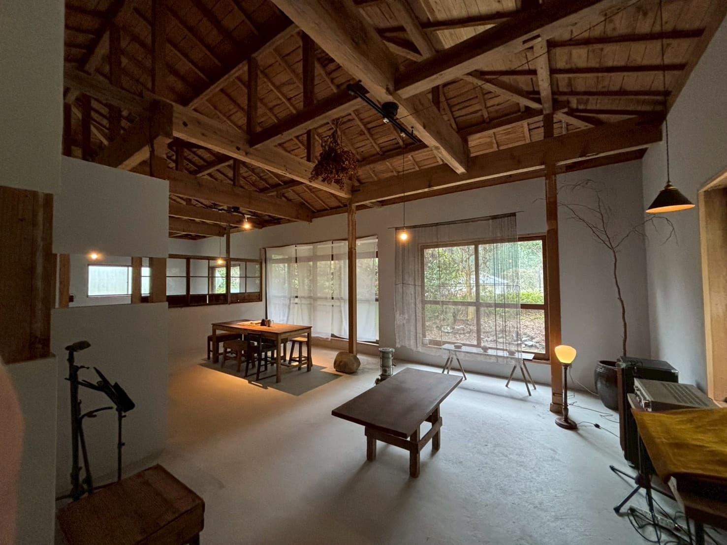 日置市東市来町の売買物件/広い土間と梁の見える天井