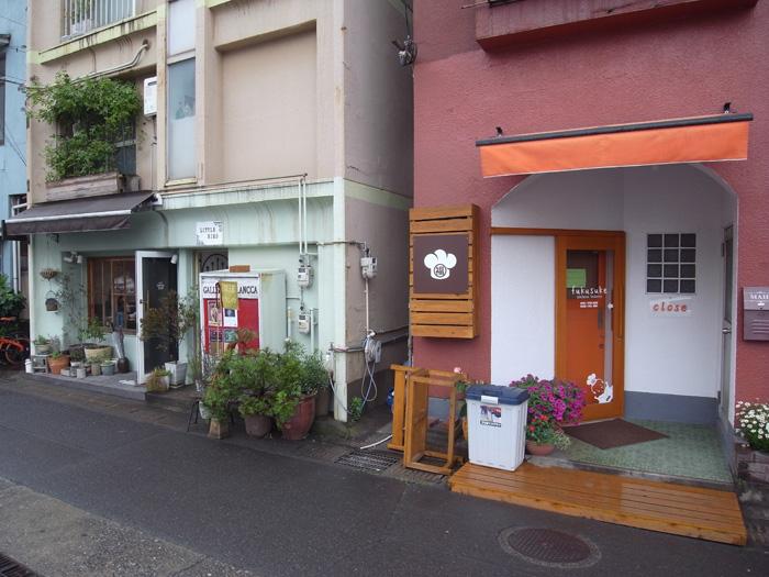 物件の徒歩圏内にはカフェやパン屋さんがあります