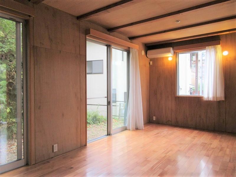 1階洋室は、木漏れ日が気持ち良い