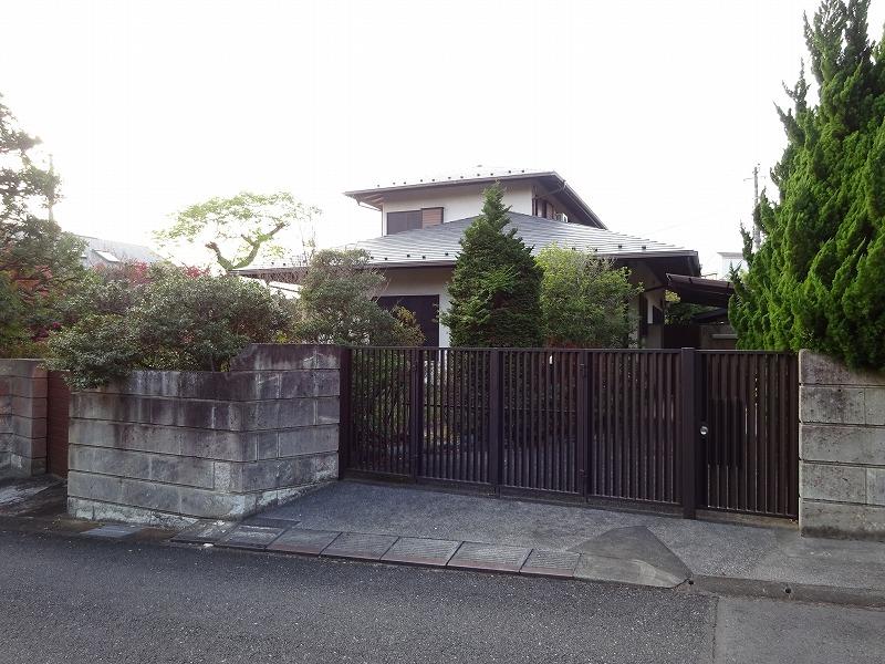 外観① 山の上のお屋敷です