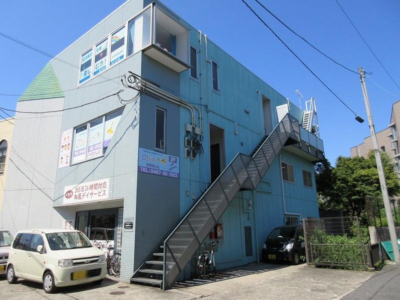エレベーターはなく、外階段で3階へ