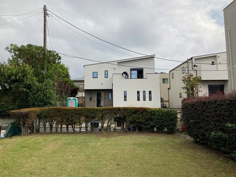 公園からの外観です。