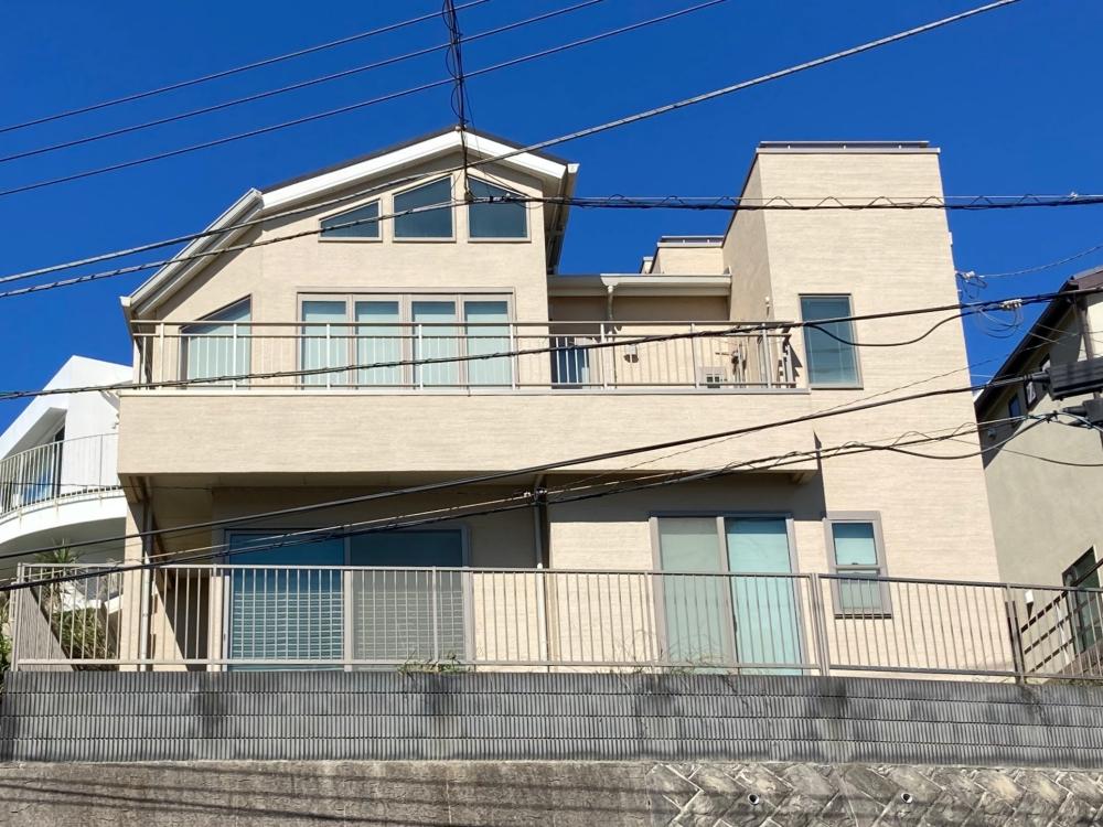 海岸線と水平な南側のガラス面