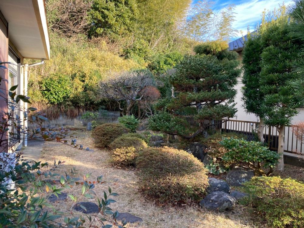 和風の庭と日当公園の木々|緑に包まれてます
