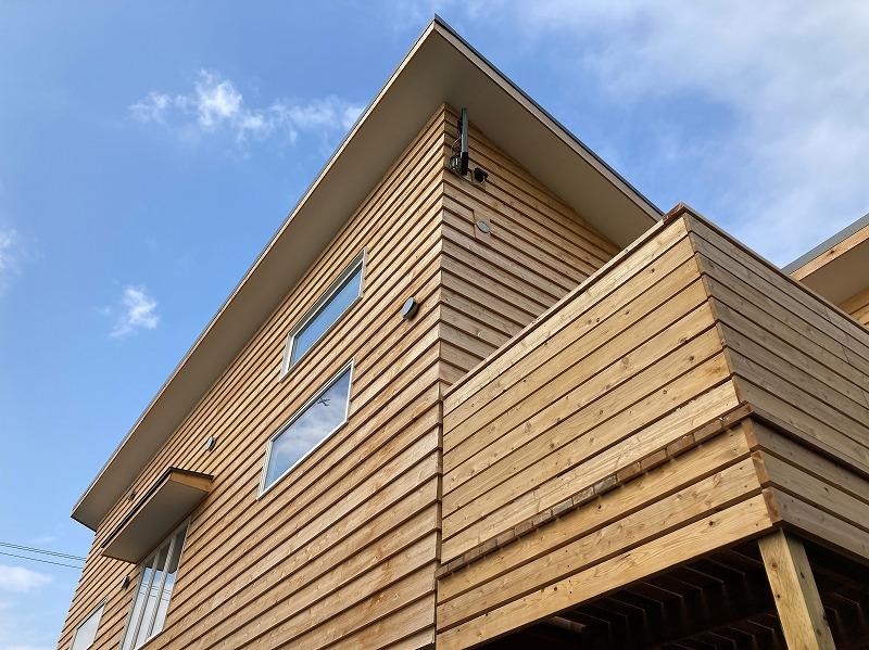 鎌倉市津の賃貸物件/外観｜写真からも良い香りがしてきそうな板張り