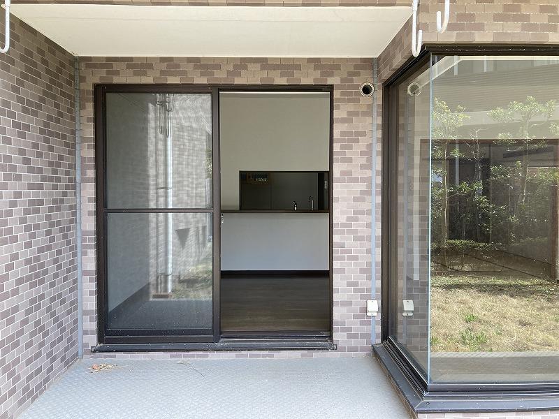 庭から建物側です。