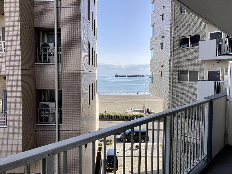 海側のバルコニーは割と幅広